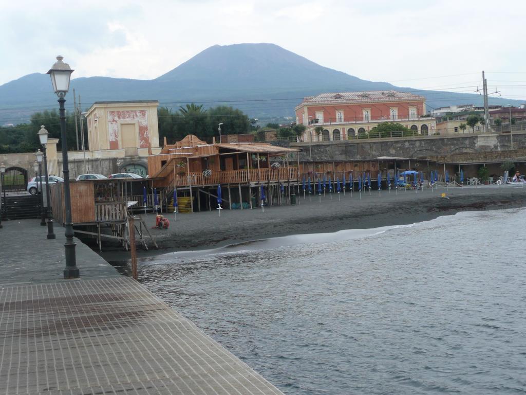 Herculis Domus Acomodação com café da manhã Ercolano Exterior foto