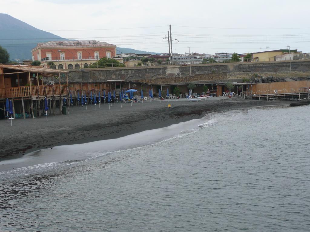 Herculis Domus Acomodação com café da manhã Ercolano Exterior foto